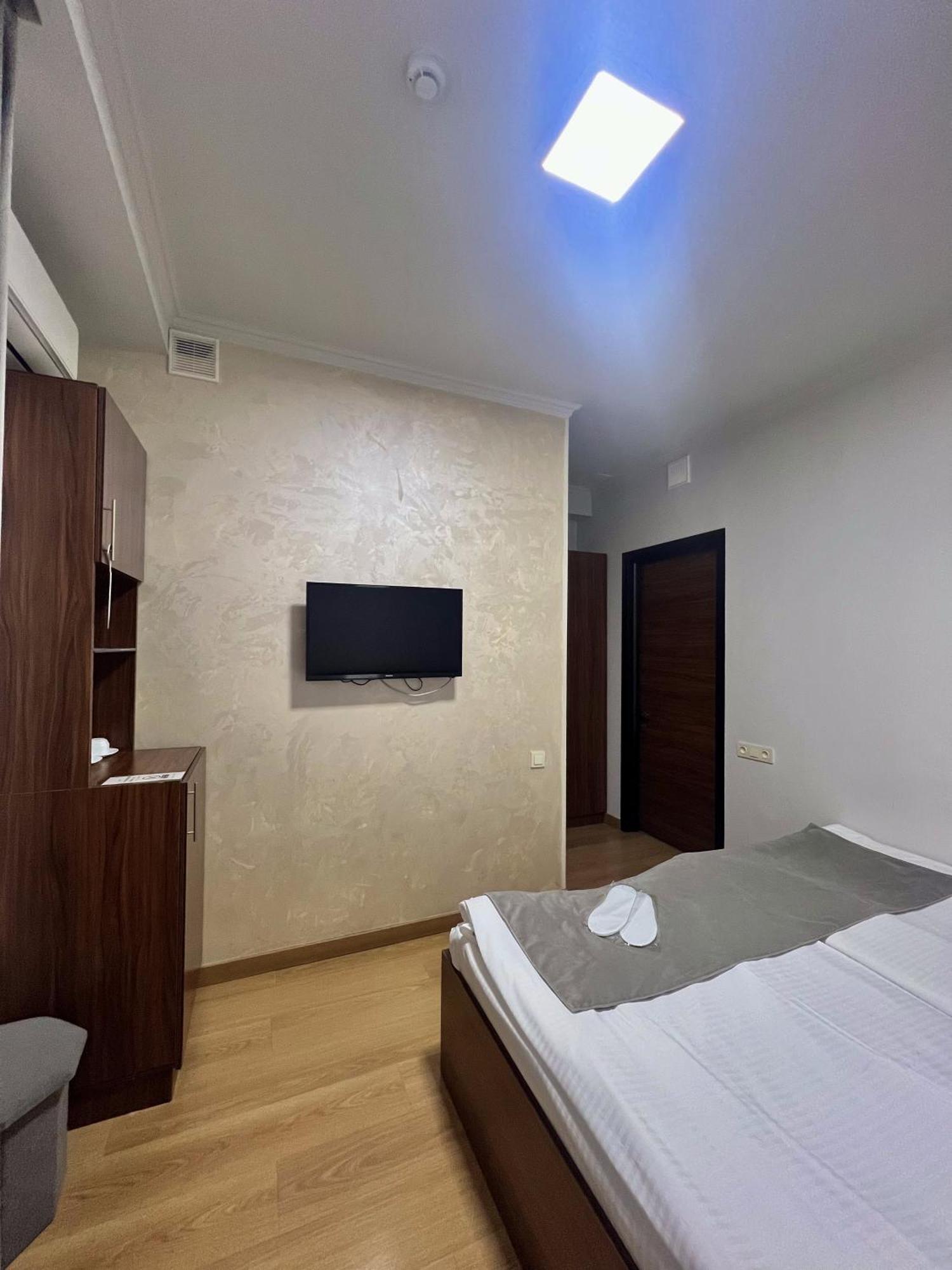 Mashtots Hotel Yerevan Exterior photo