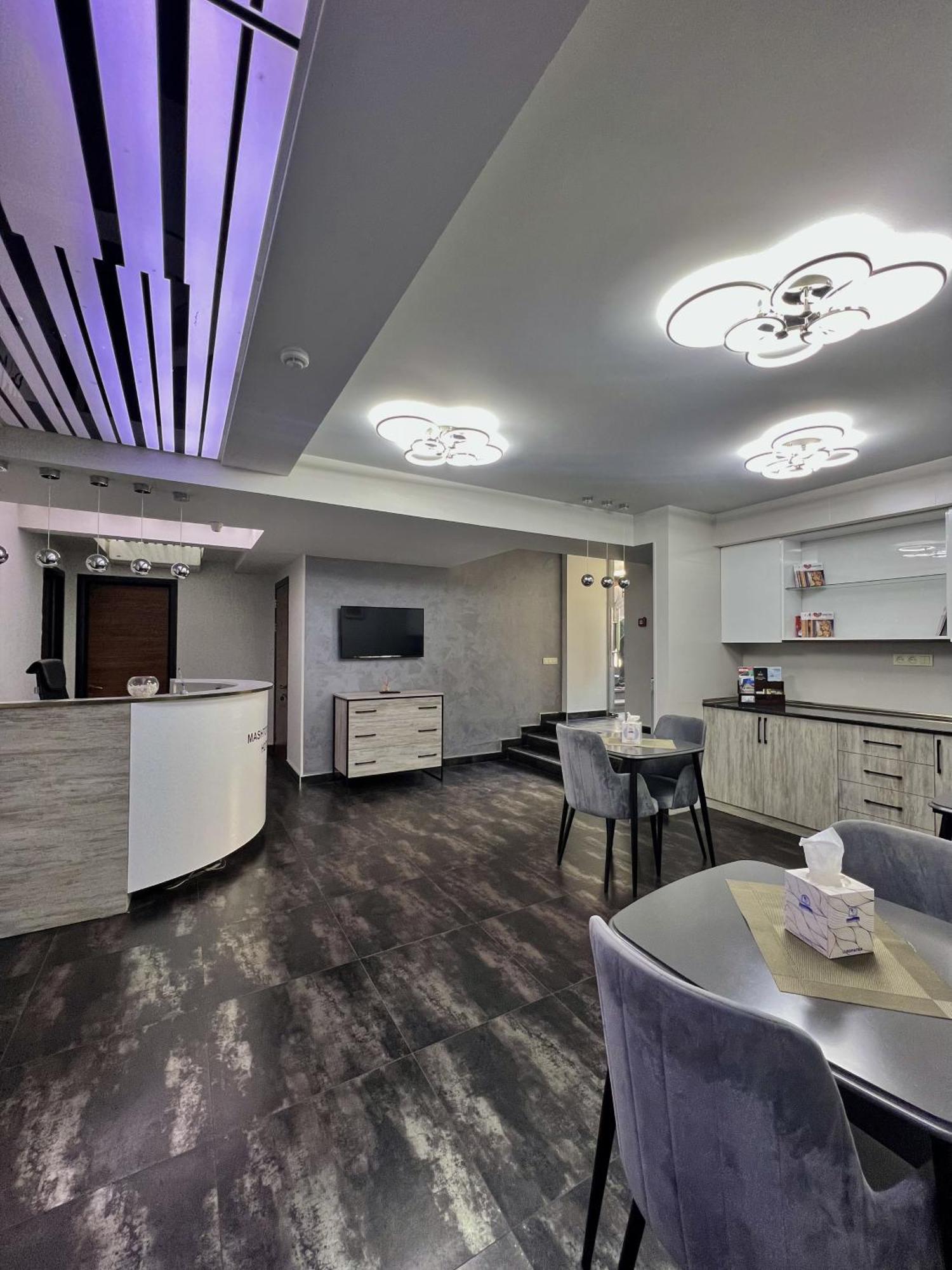 Mashtots Hotel Yerevan Exterior photo