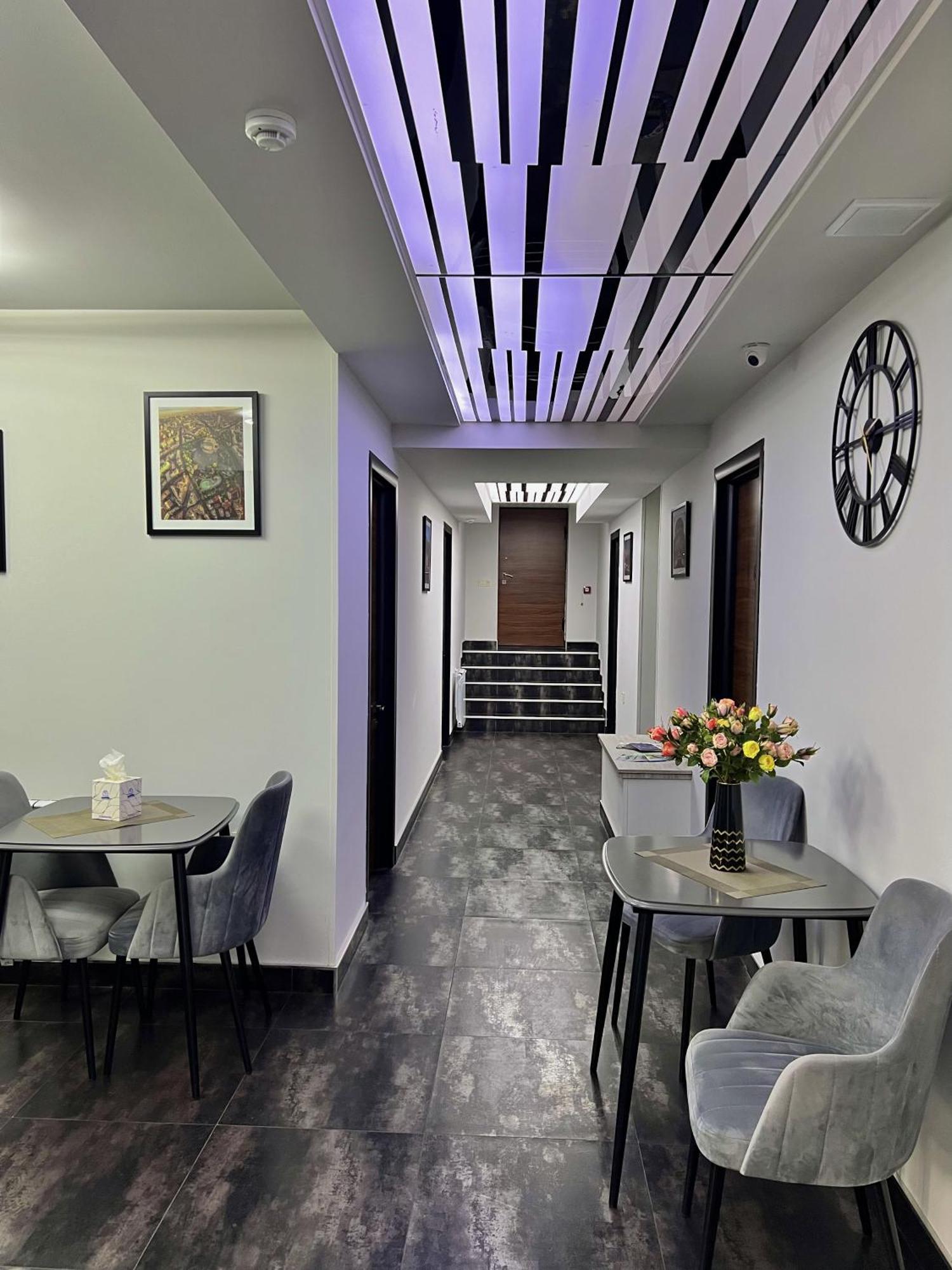 Mashtots Hotel Yerevan Exterior photo