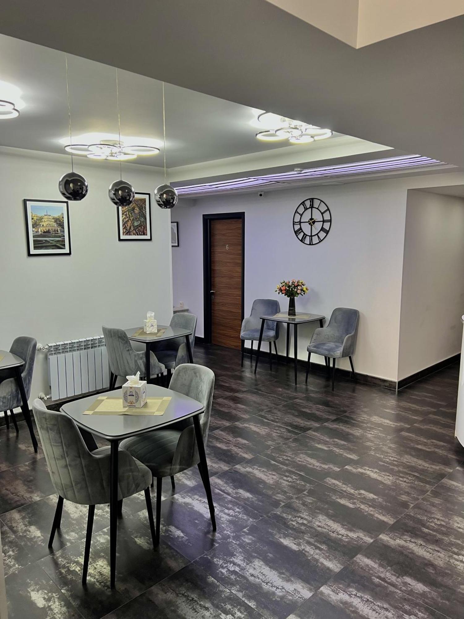 Mashtots Hotel Yerevan Exterior photo