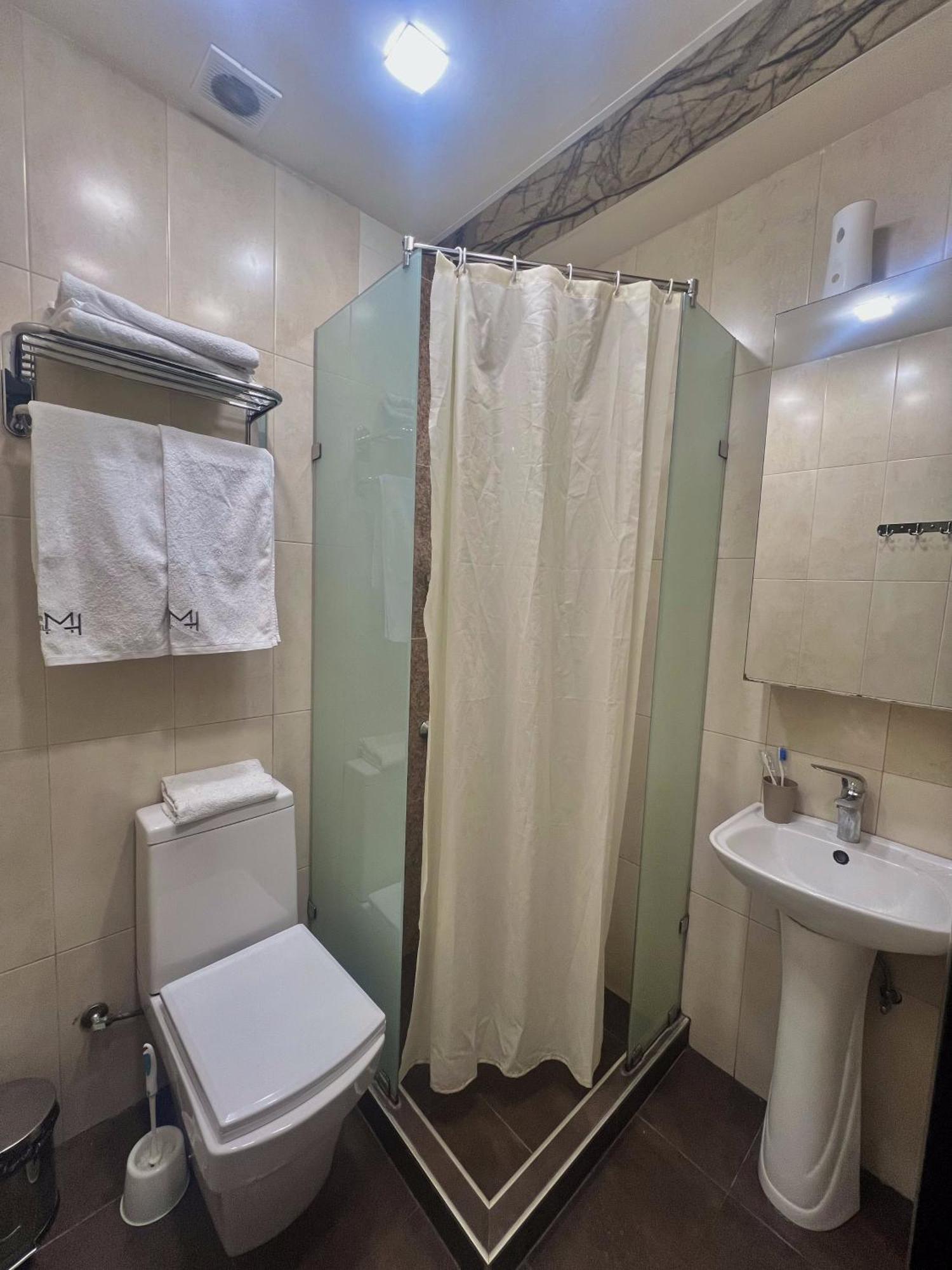 Mashtots Hotel Yerevan Exterior photo