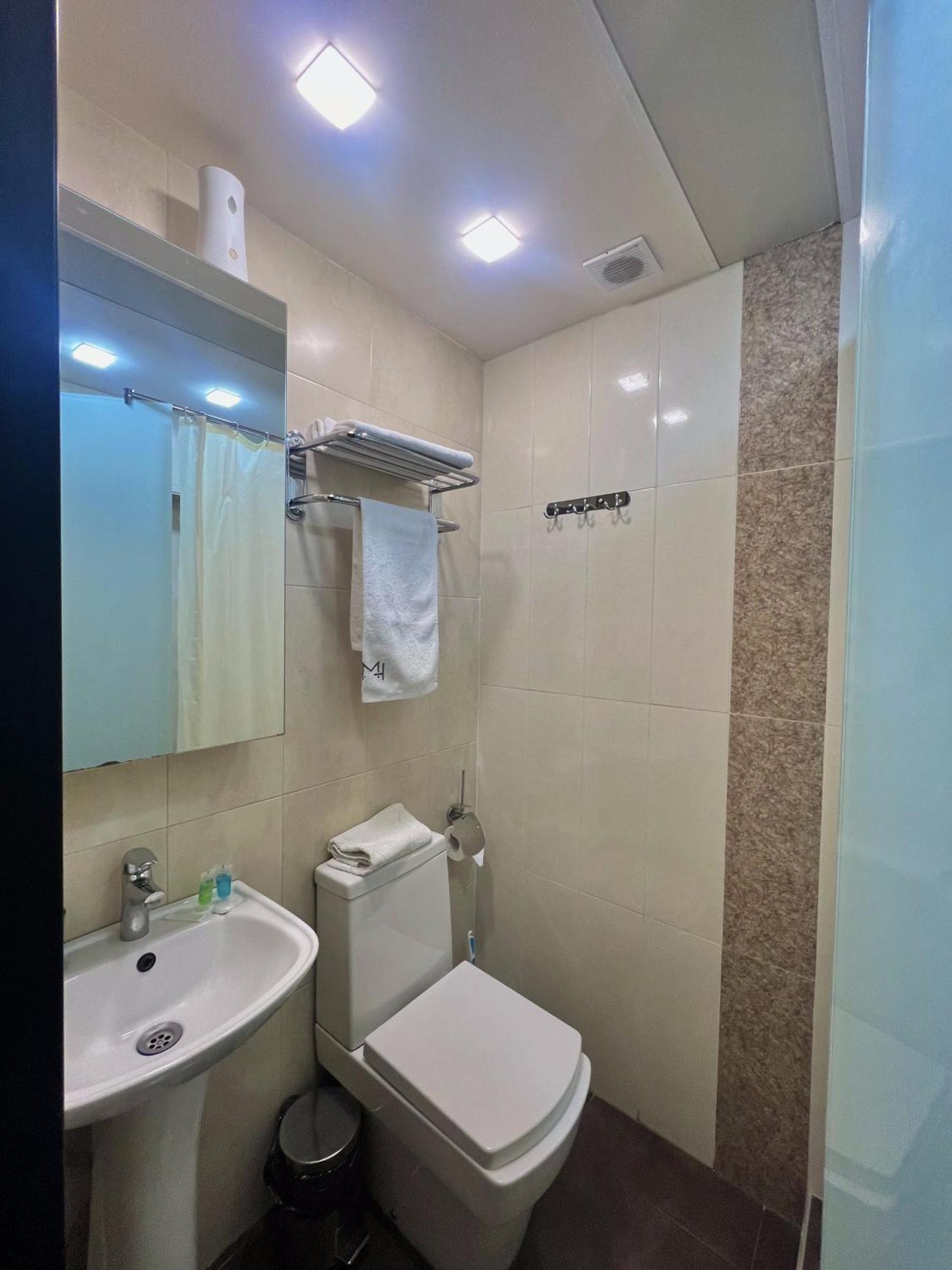 Mashtots Hotel Yerevan Exterior photo