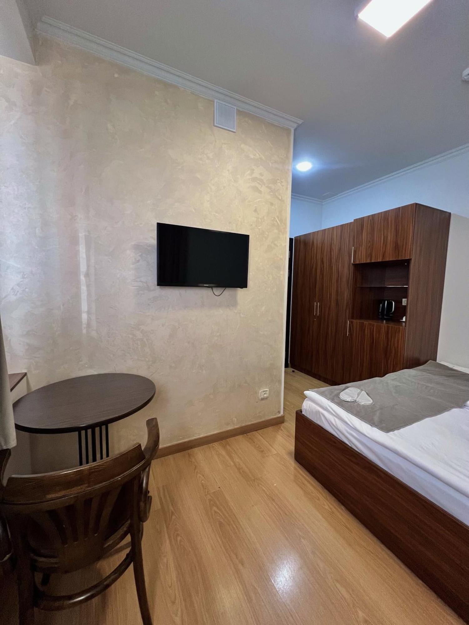 Mashtots Hotel Yerevan Exterior photo