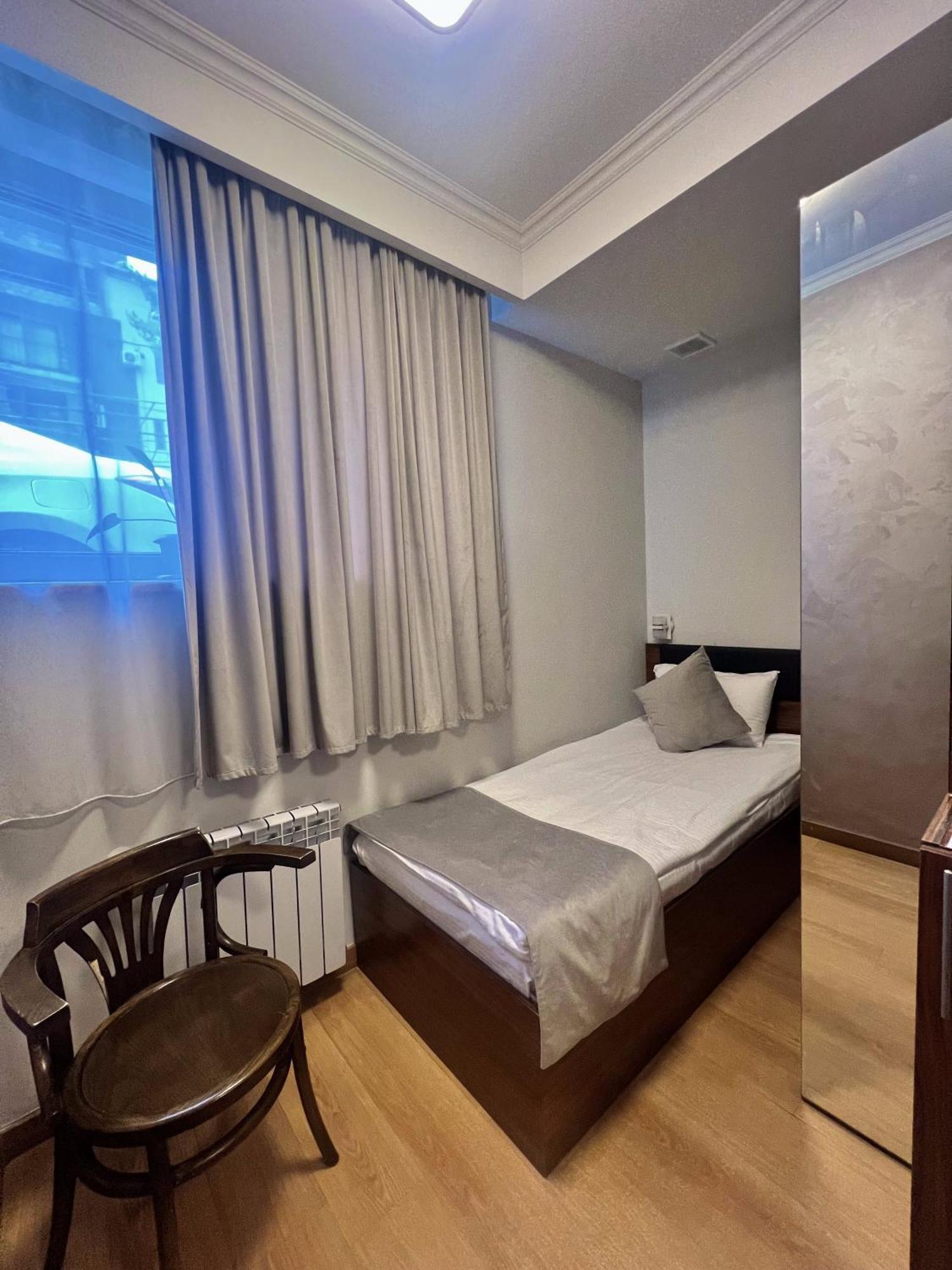Mashtots Hotel Yerevan Exterior photo